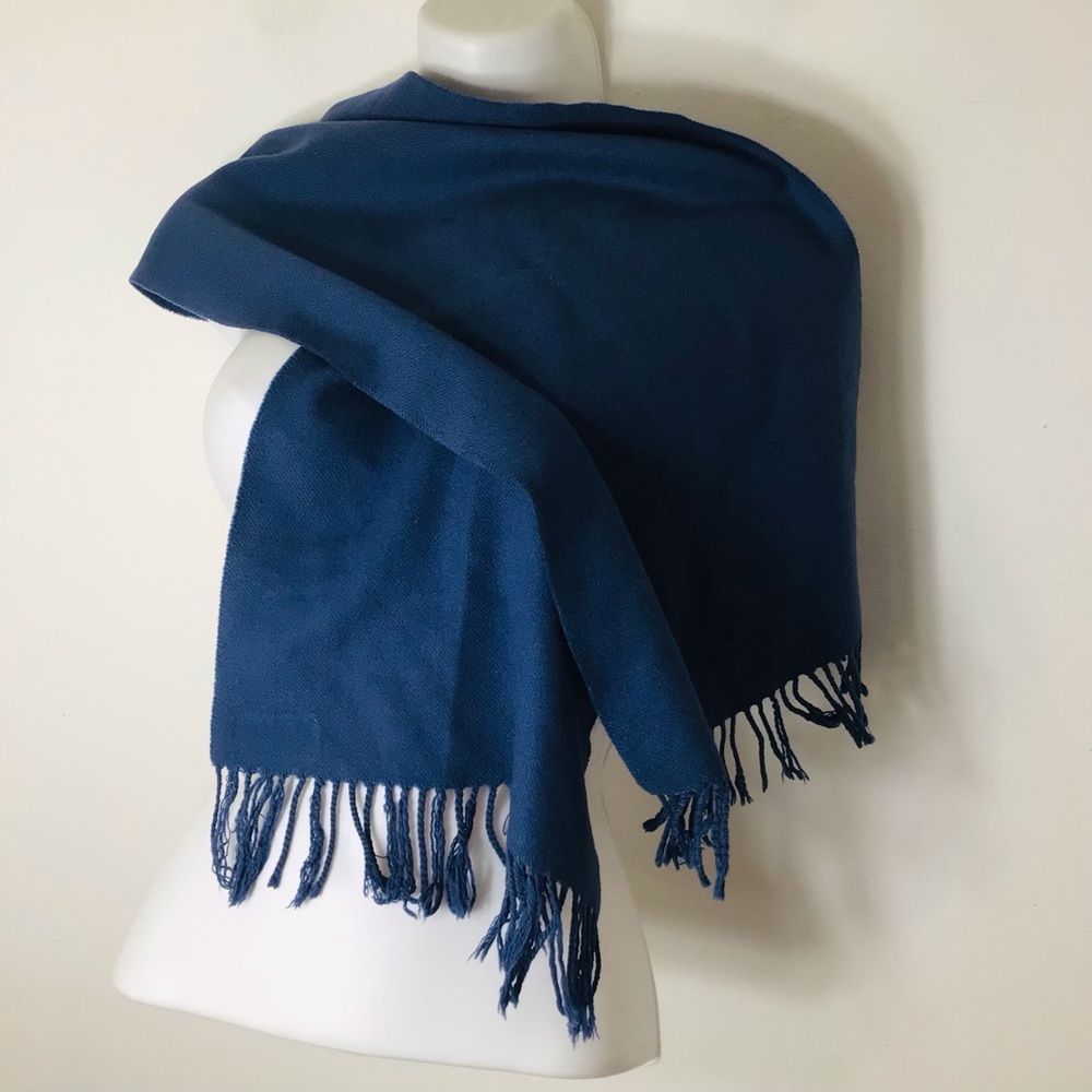 Elegant Blue Scarf cashmere women blue Scotland - Picture 6 of 6